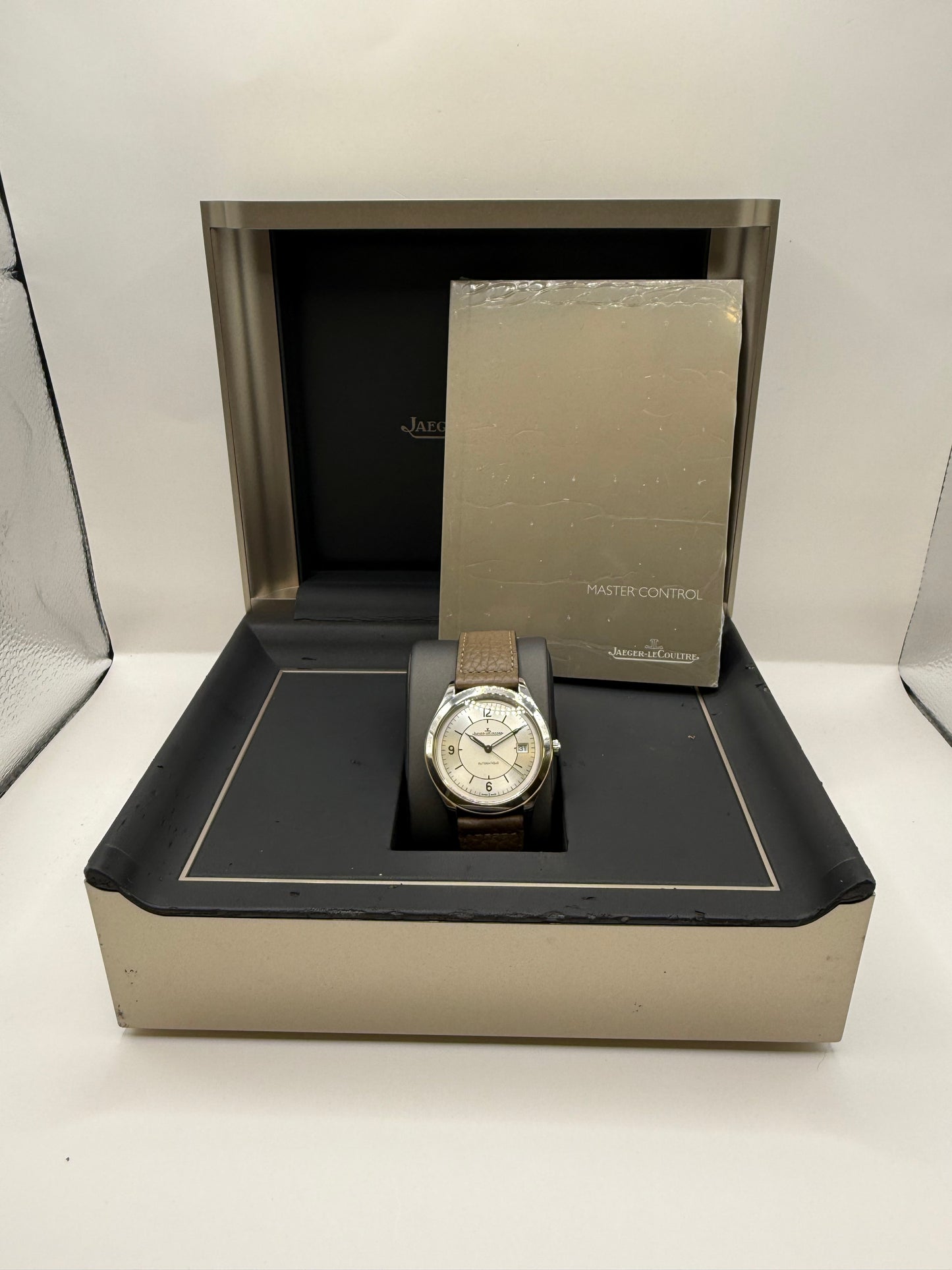 Jaeger-Lecoultre Master Contol Date q1548530 2017 39mm montre de luxe vue 5