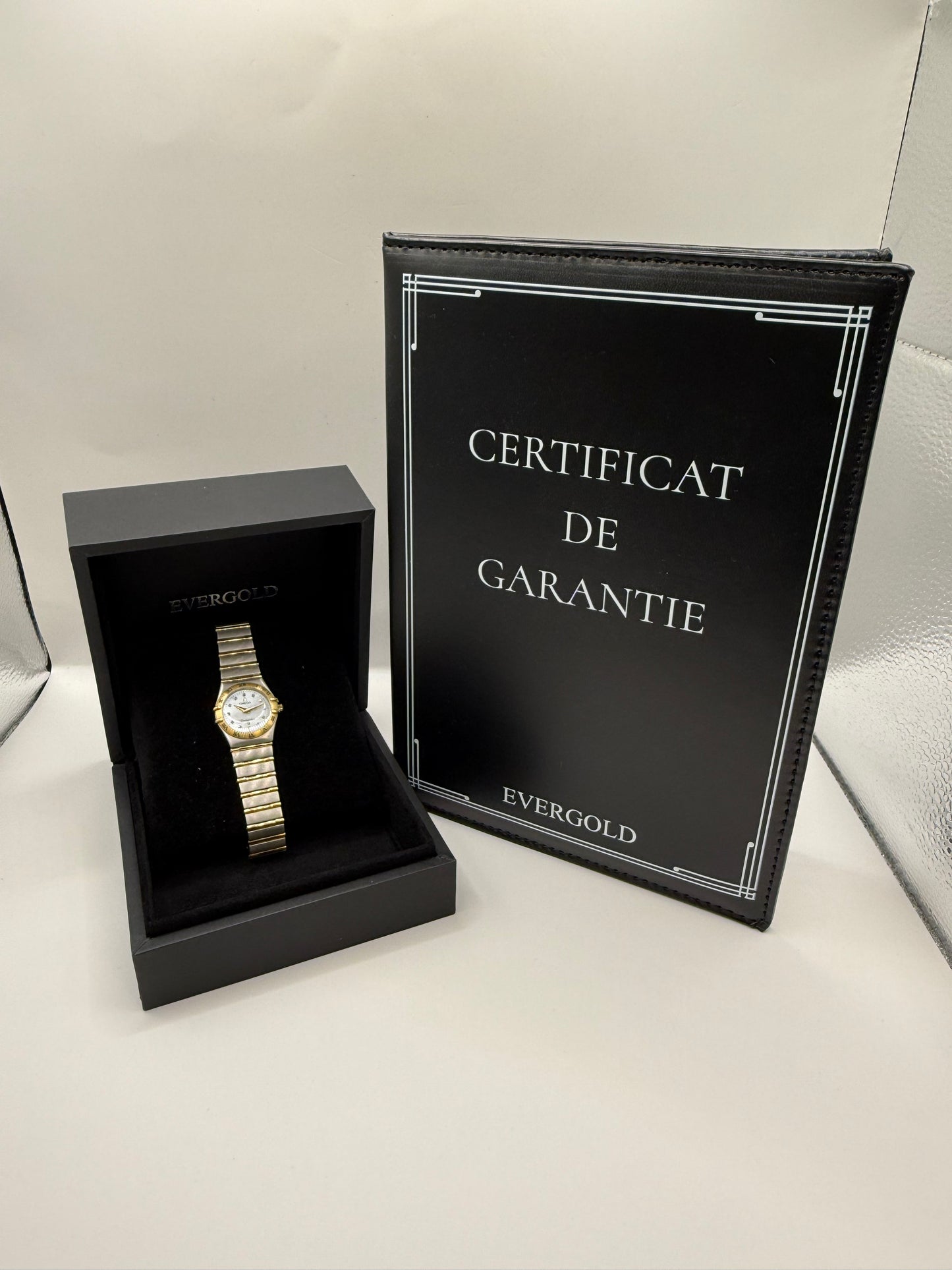 Omega Constellation montre de luxe vue 6