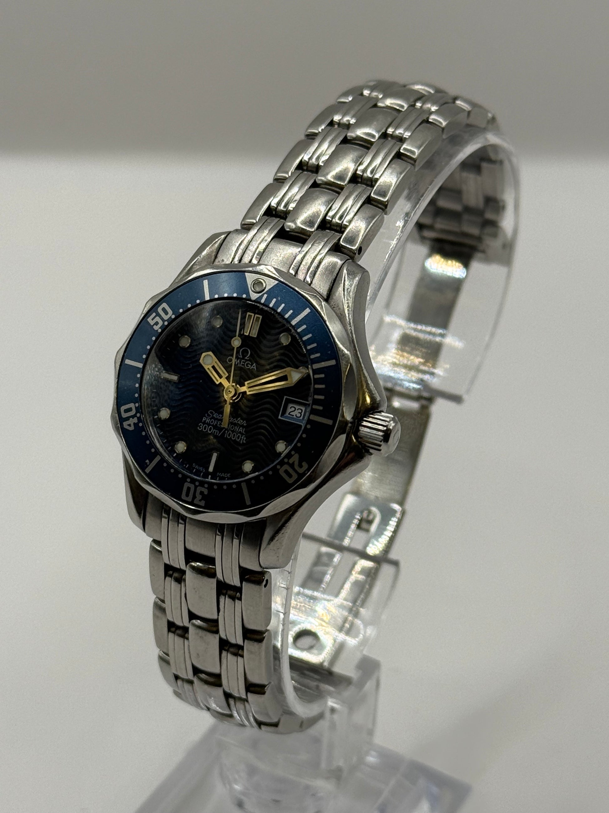 Omega Seamaster 2561.80 28mm montre de luxe vue 2