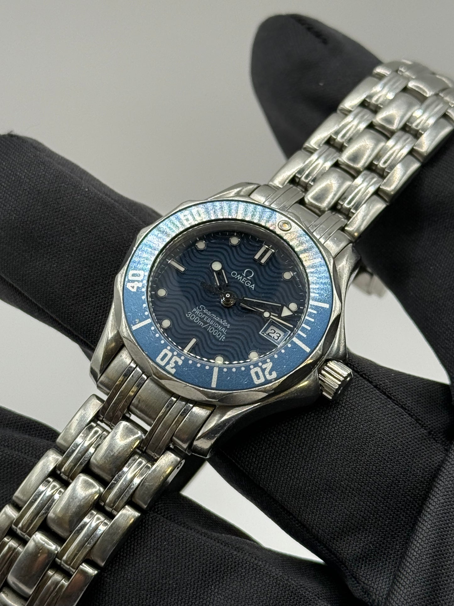 Omega Seamaster 2561.80 28mm montre de luxe vue 3