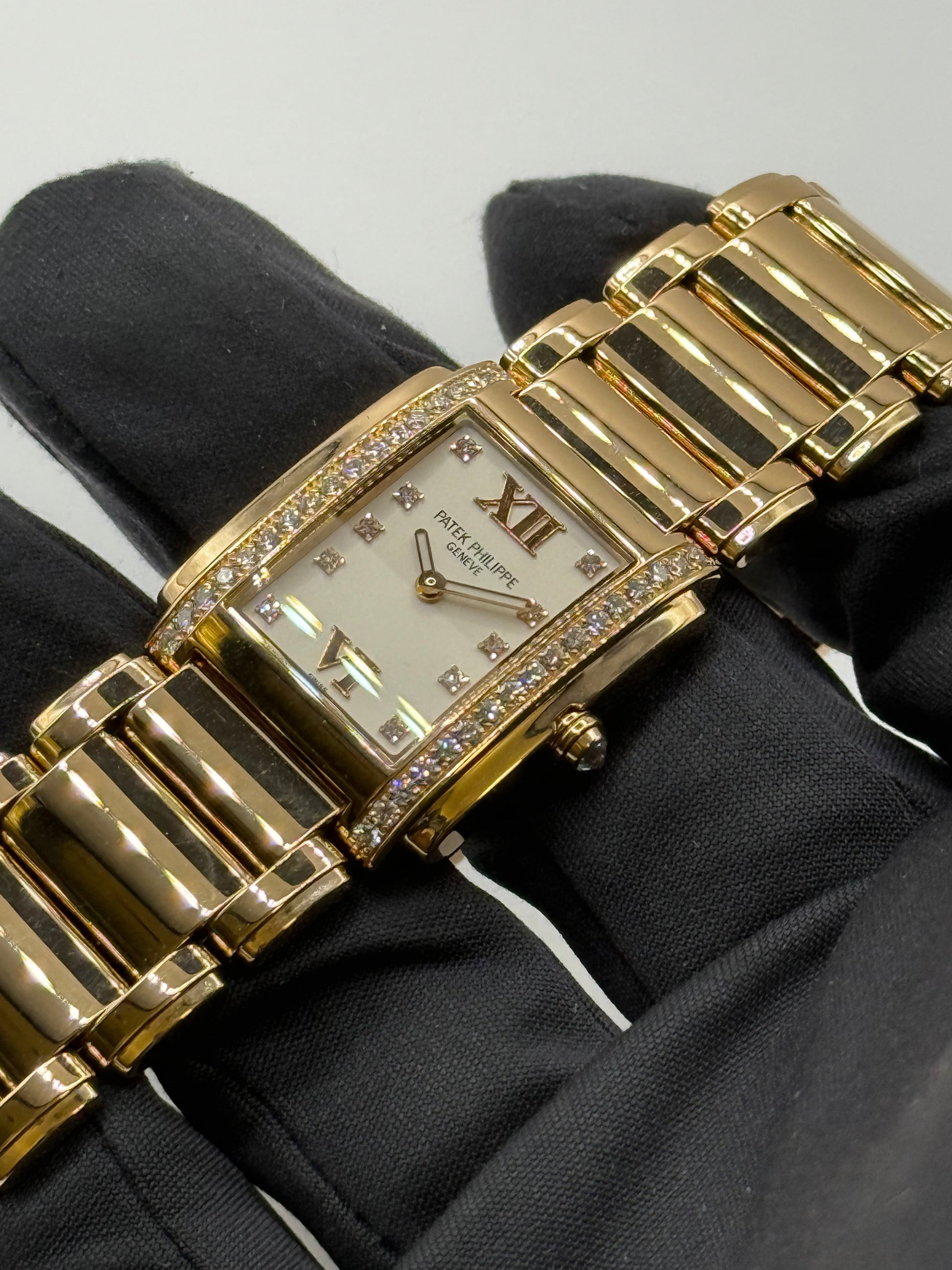 Patek Philippe Twenty-4 4910/11 2007/2009 25mm montre de luxe vue 3