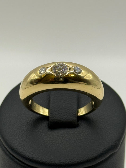 Bague Cartier – Jonc en or jaune et trois diamants taille 60 bijou de luxe