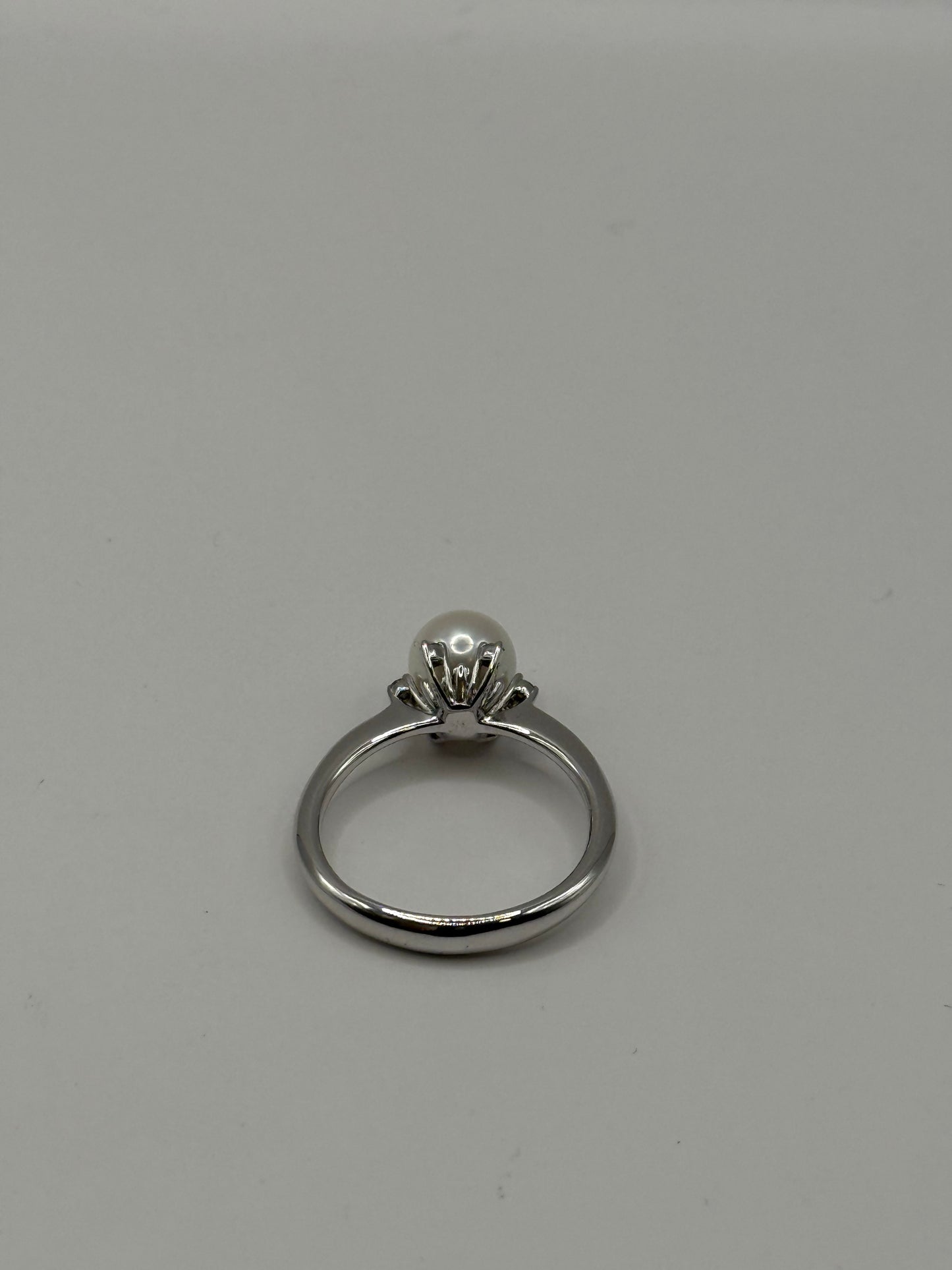 Bague en or blanc 18 carats, perle et brillants – Taille 59