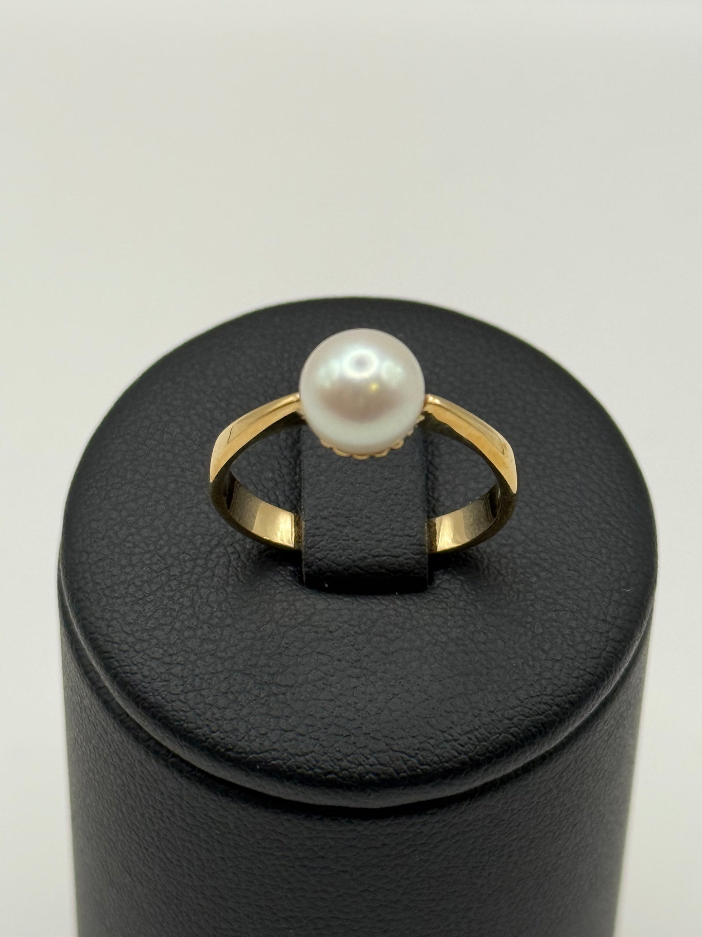 Bague en or jaune 18 carats sertie d’une perle