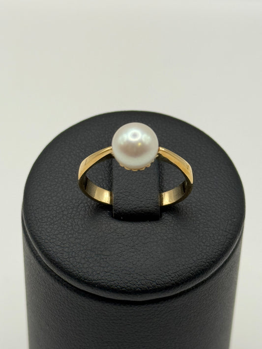 Bague en or jaune 18 carats sertie d’une perle