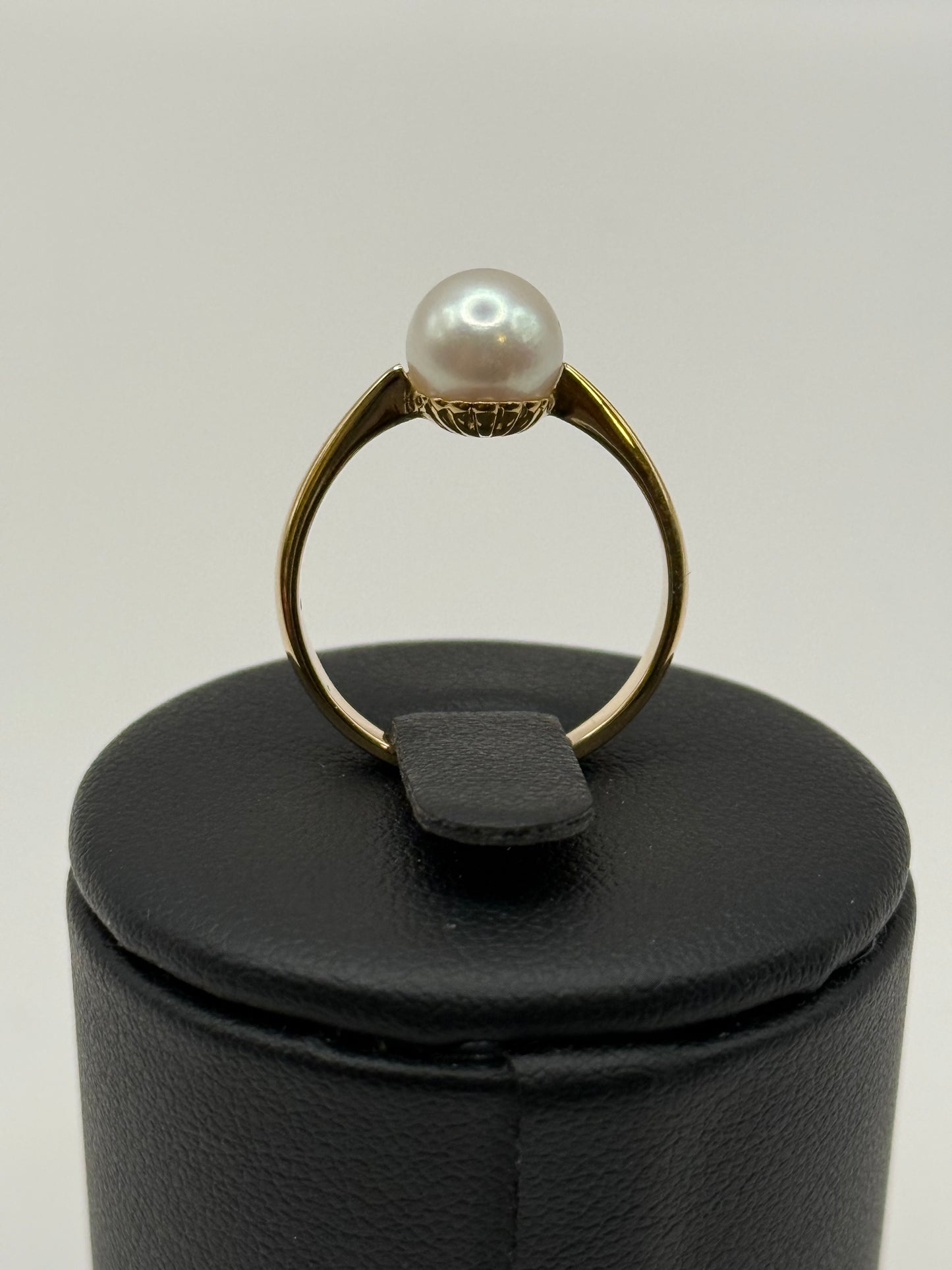 Bague en or jaune 18 carats sertie d’une perle