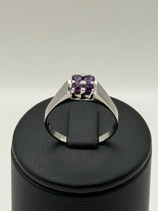 Bague en or blanc 18 carats sertie de 4 améthystes – taille 60