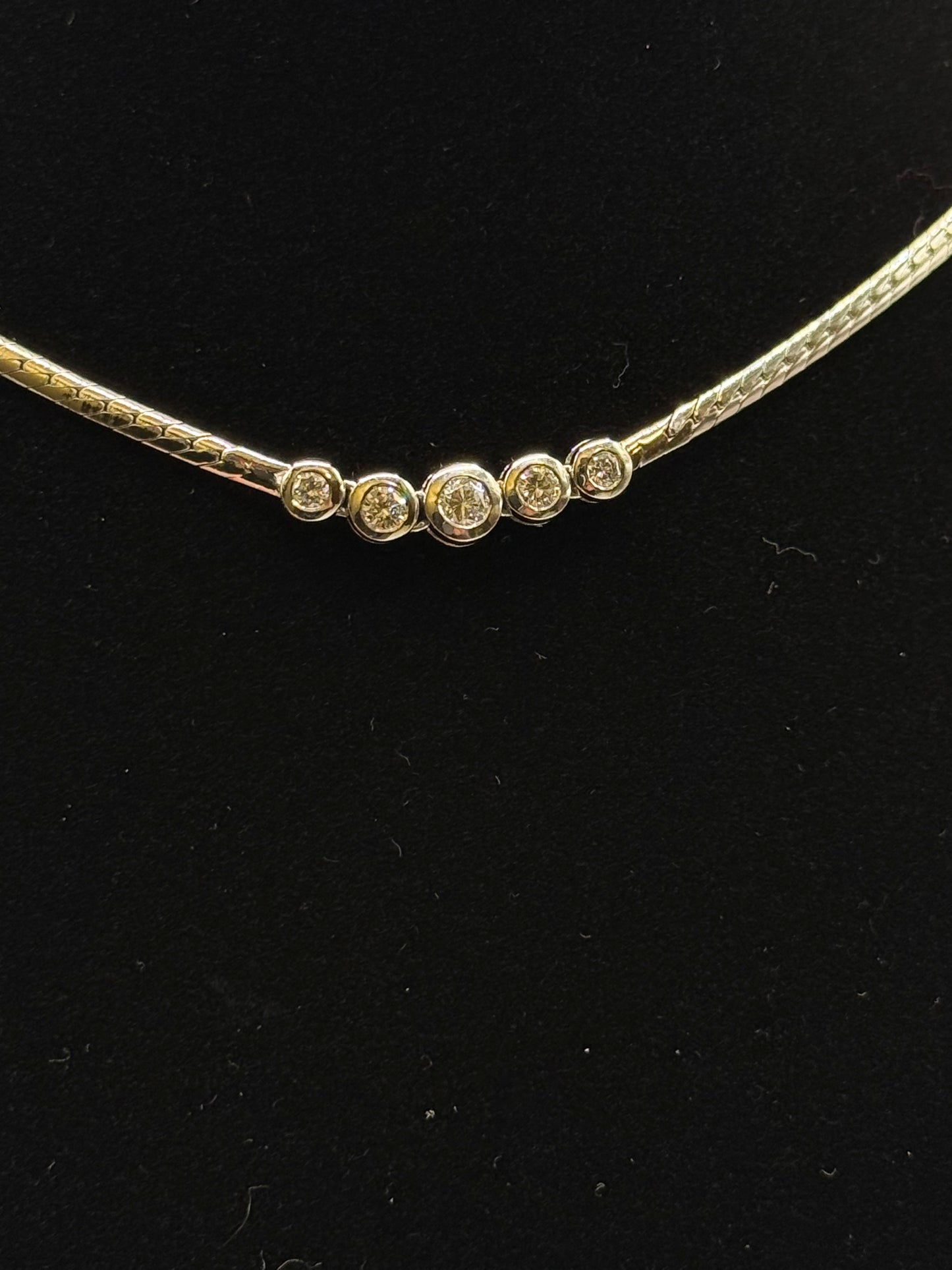 Collier serpent en or blanc 18 carats et diamants sertis clos