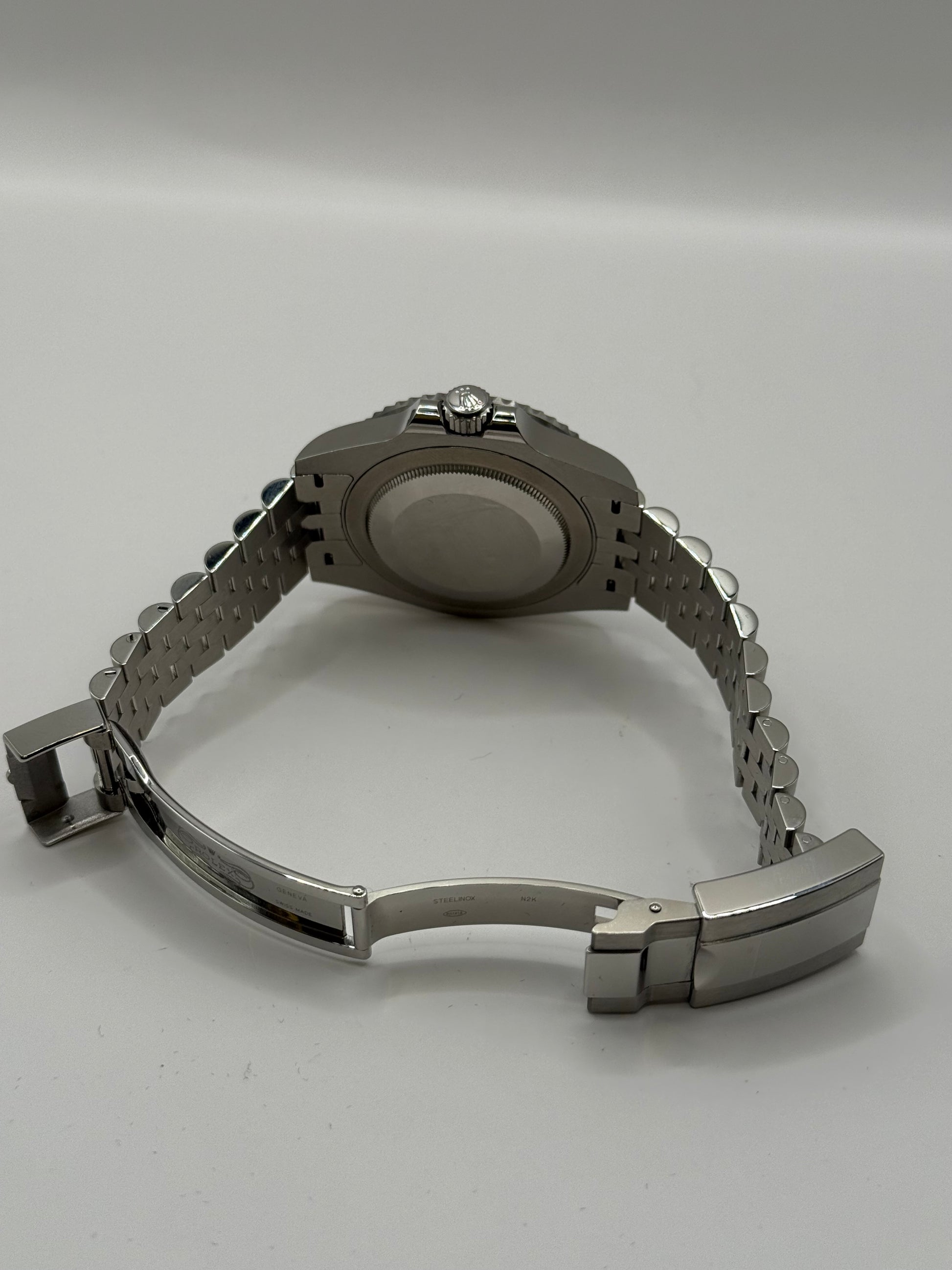 Rolex GMT-Master II “Batgirl” 126710BLNR montre de luxe vue 3