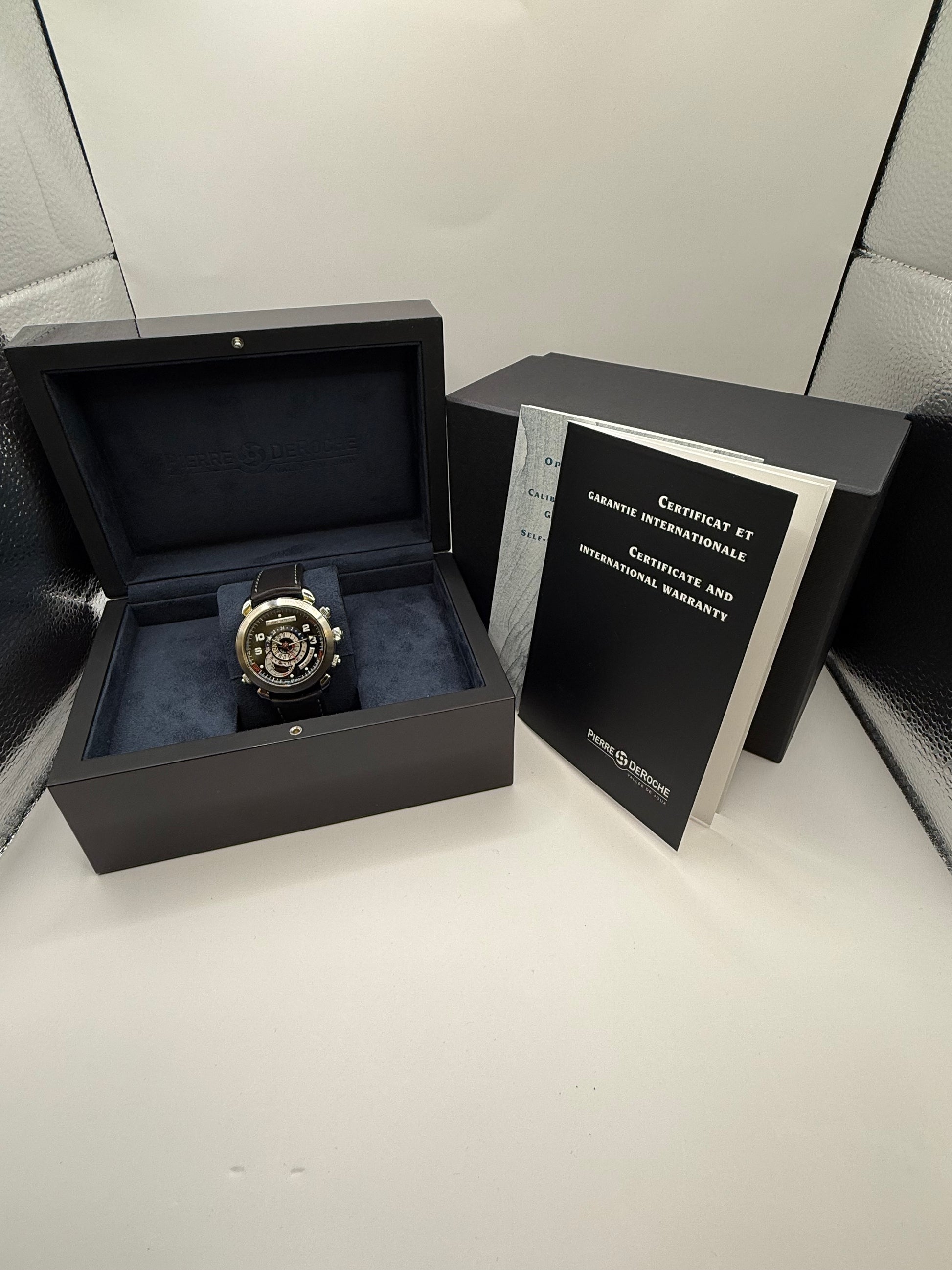 Pierre DeRoche Grandcliff GMT  B-01208 montre de luxe vue 4