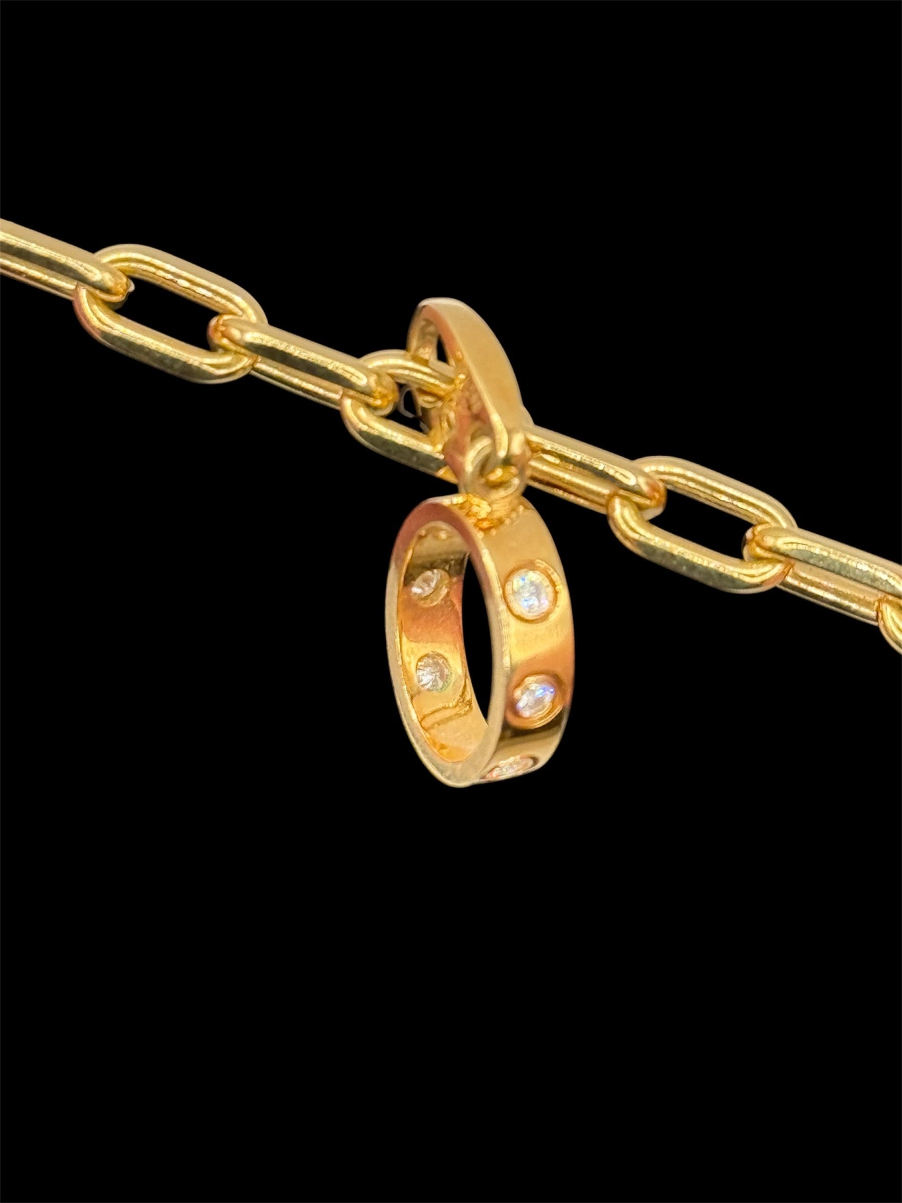 Bracelet Cartier à breloques en or jaune et diamants taille 18 bijou de luxe vue 4