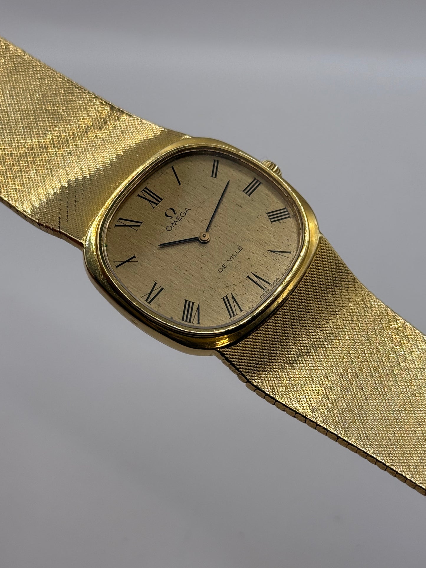 Omega De Ville  32mm montre de luxe vue 3