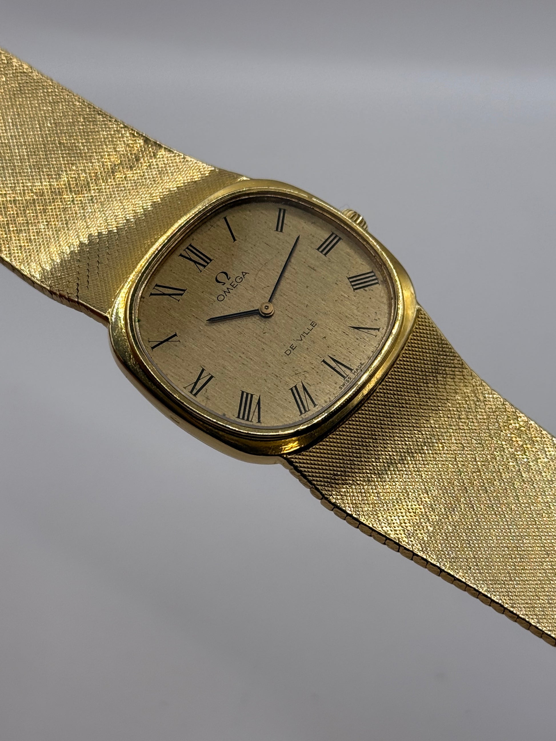 Omega De Ville  32mm montre de luxe vue 3