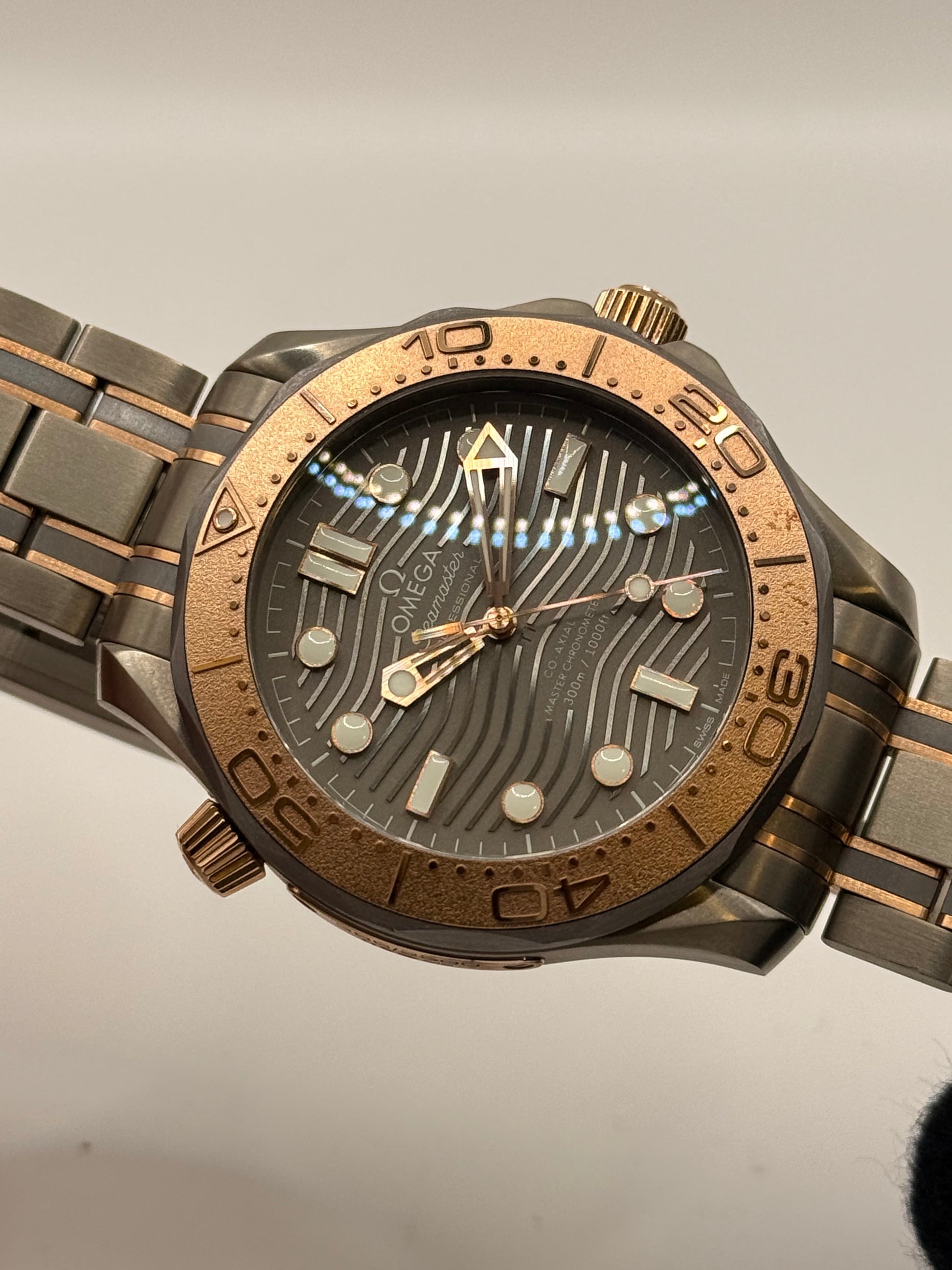 Omega Seamaster 210.60.42.20.99.001 2023 42mm montre de luxe vue 3