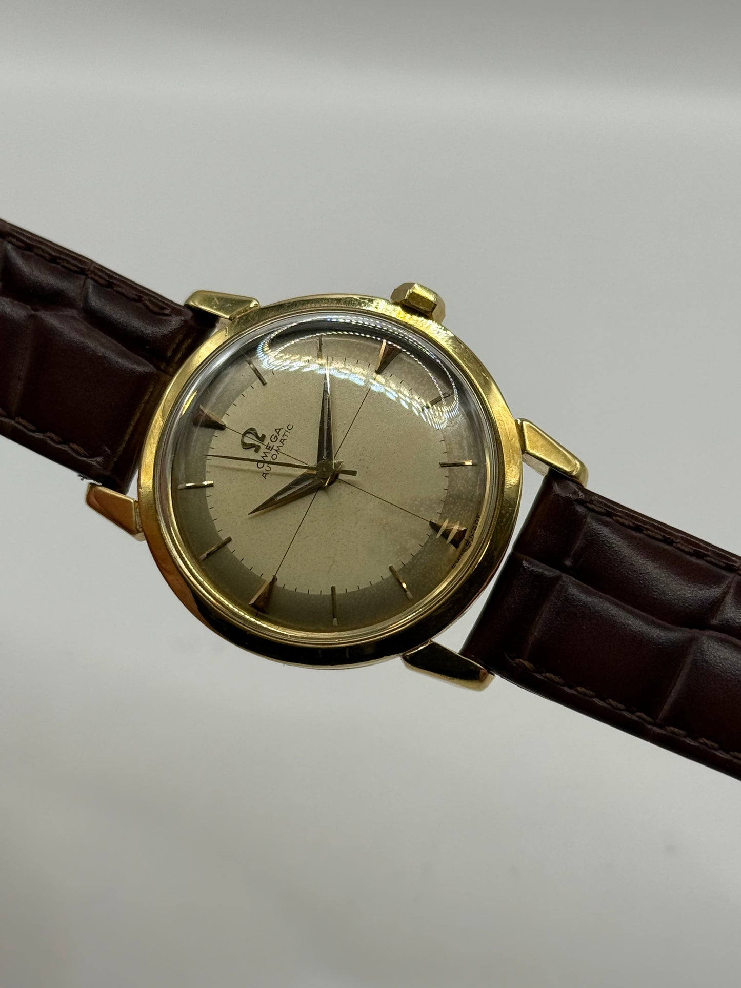 Omega Automatic  34mm montre de luxe vue 3