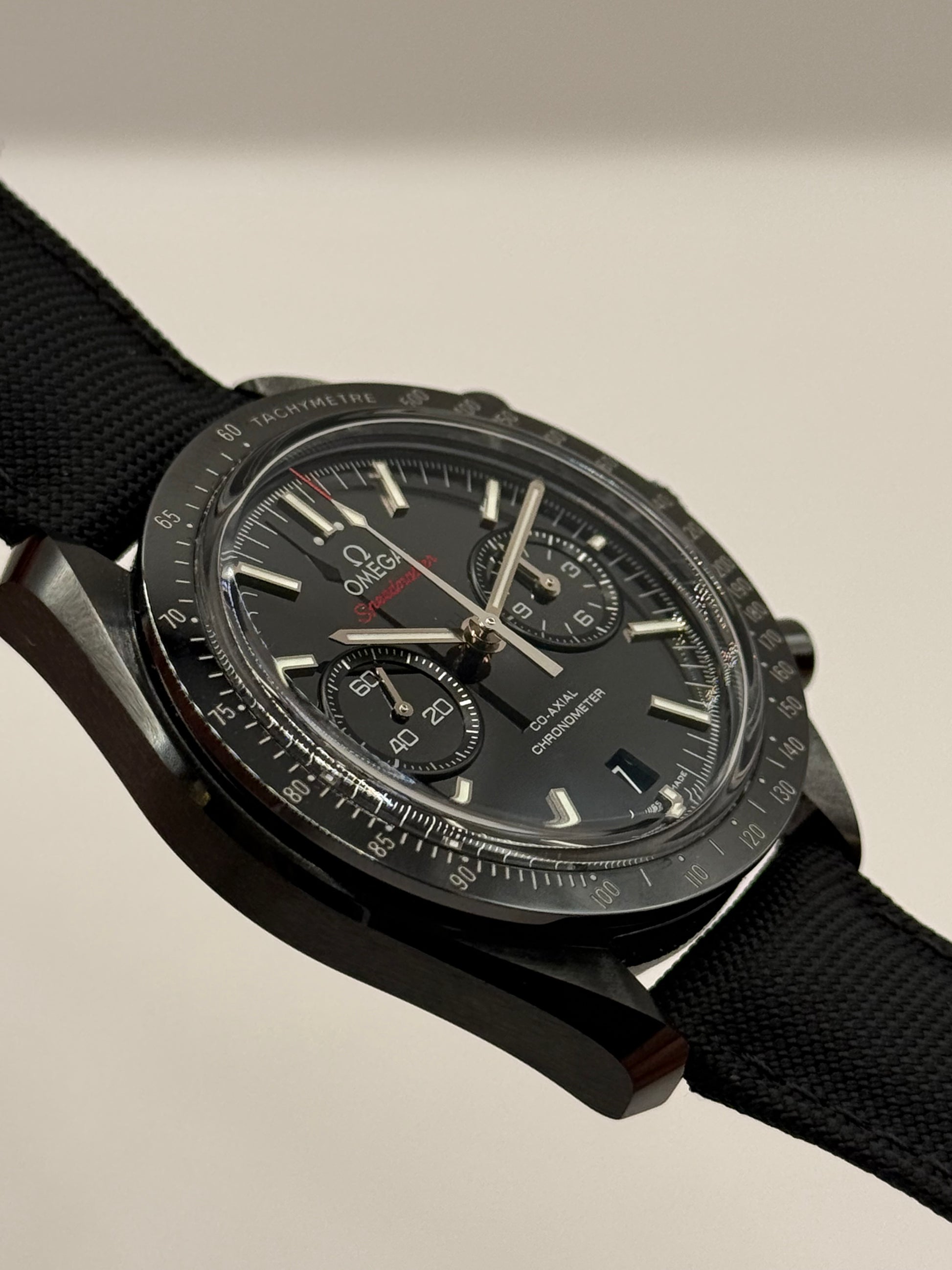 Omega Speedmaster 31192445101003 2023 44mm montre de luxe vue 3