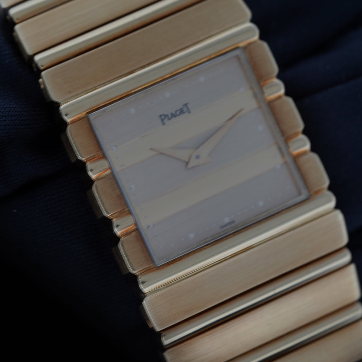 Piaget Polo tout en or jaune 18k 7131 montre de luxe vue 5