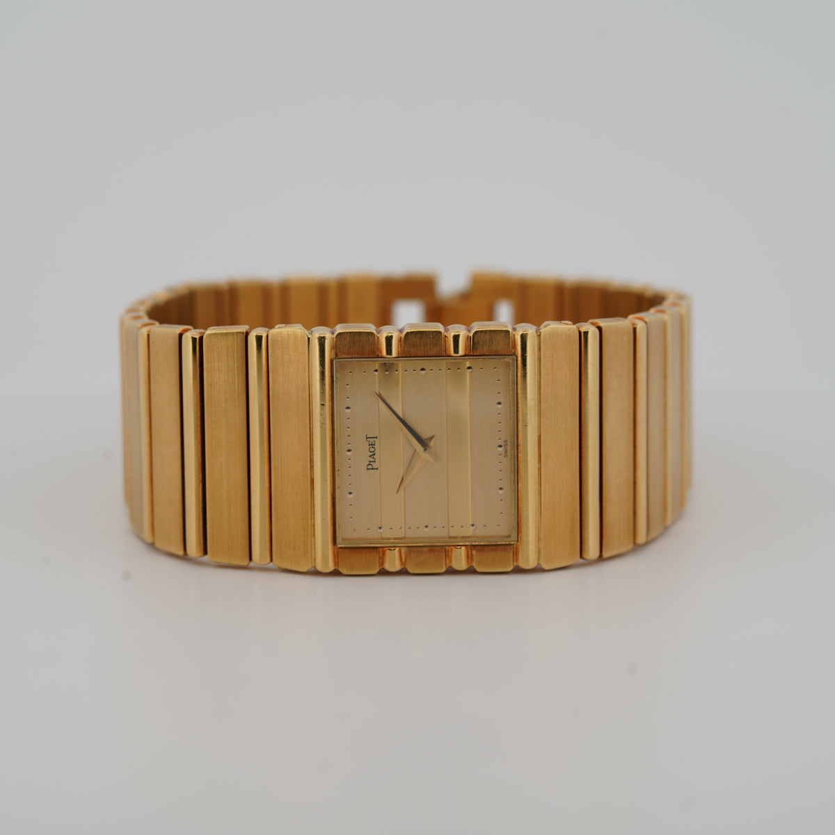 Piaget Polo tout en or jaune 18k 7131 montre de luxe vue 7