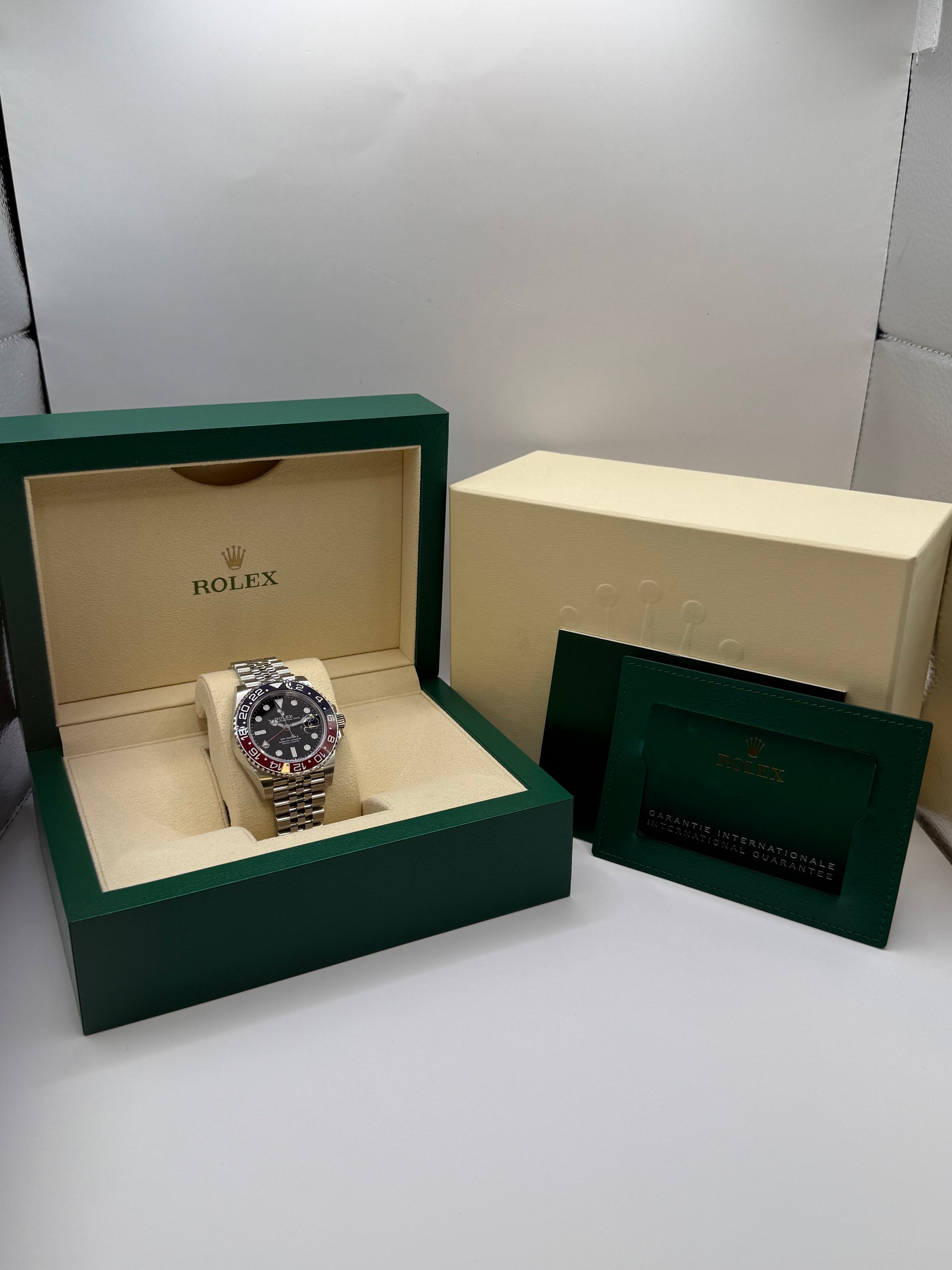 Rolex GMT Master 2 126710BLRO 2021 40mm montre de luxe vue 5