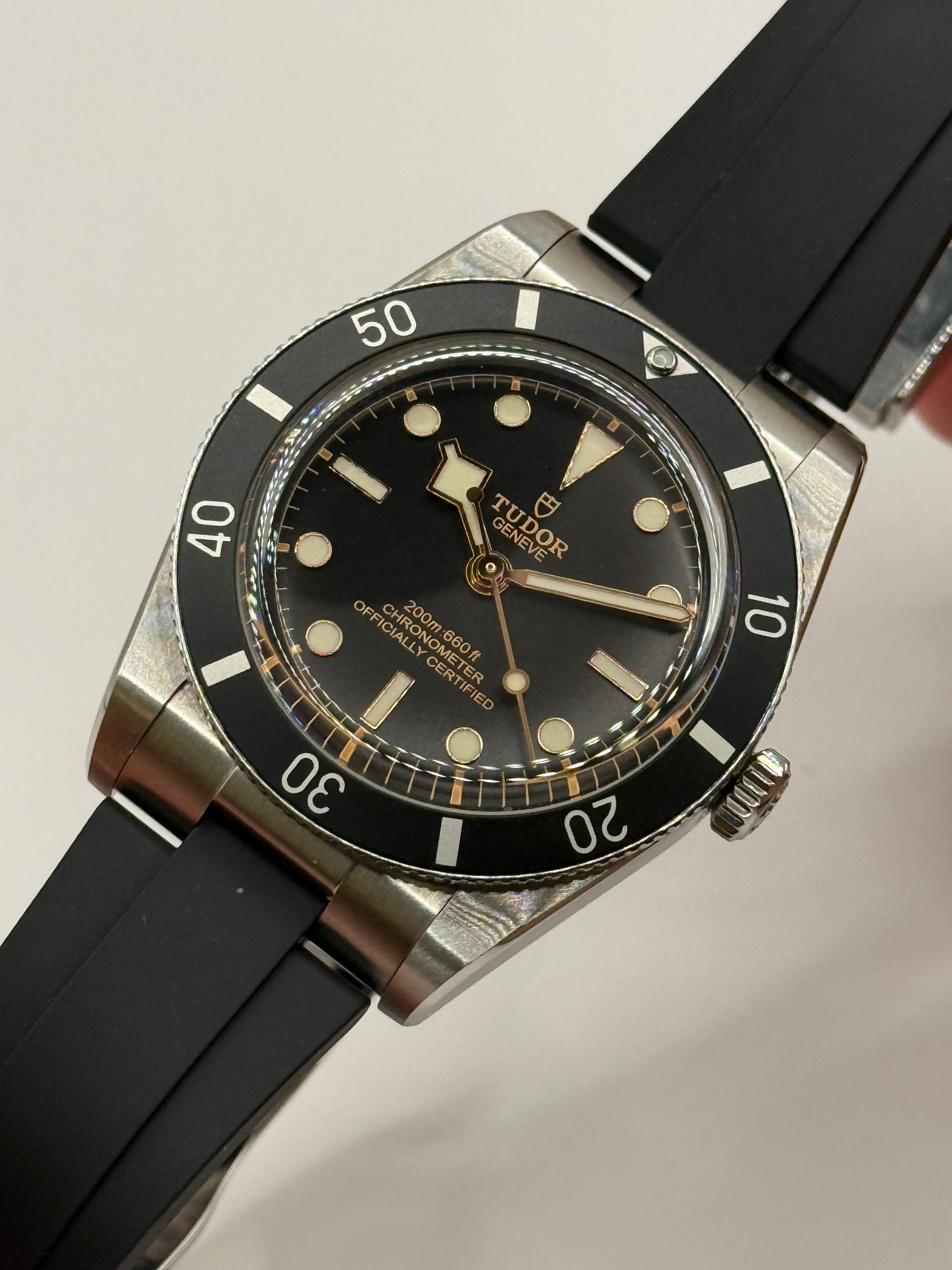 Tudor Black Bay 54 79000N 2023 37mm montre de luxe vue 3