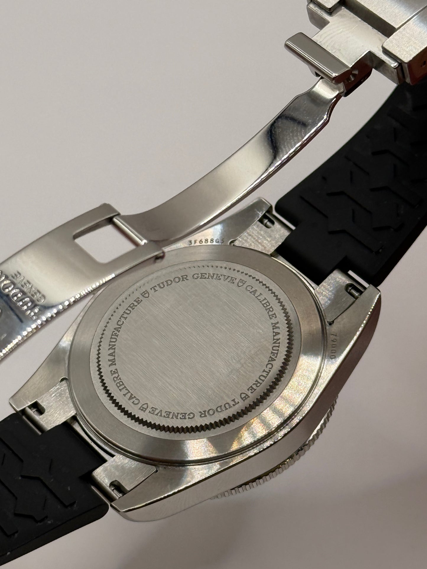 Tudor Black Bay 54 79000N 2023 37mm montre de luxe vue 4